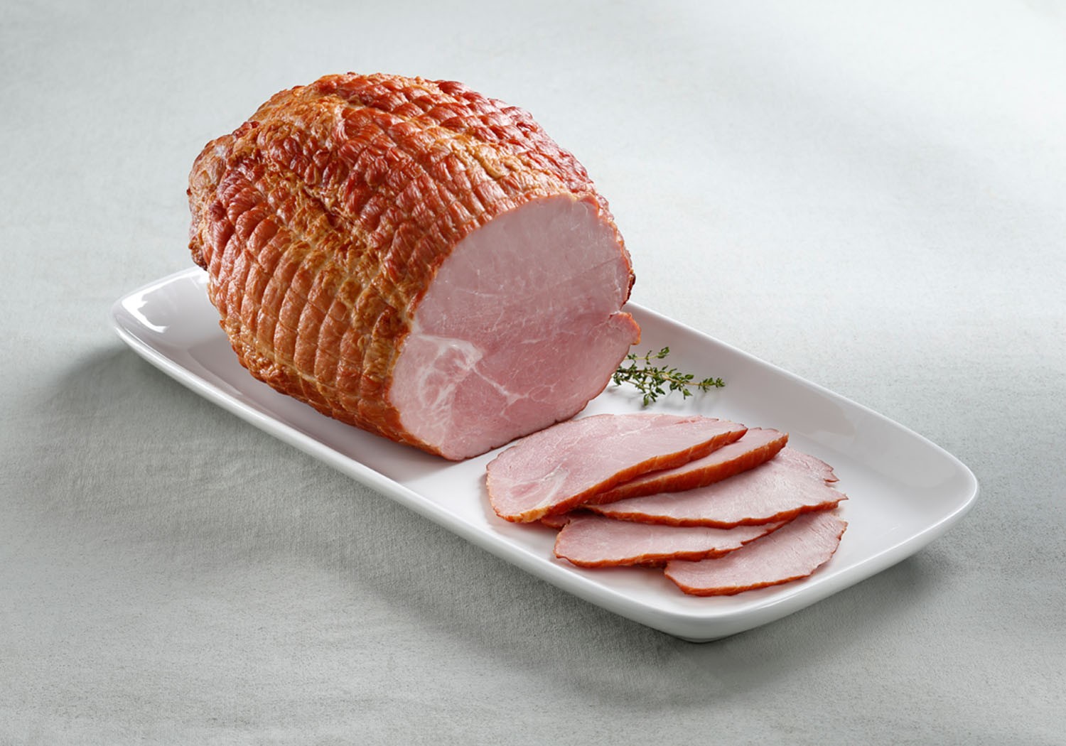 Sliced ham with an even netted finish